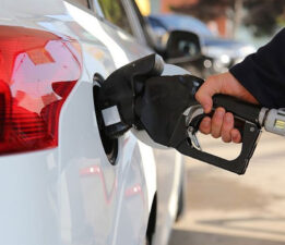 Akaryakıta indirim geldi tabela değişti! Benzin ve motorinin litre fiyatı belli oldu