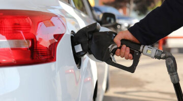 Akaryakıta indirim geldi tabela değişti! Benzin ve motorinin litre fiyatı belli oldu