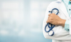 Ünlü doktor kaçak ilaç ticareti suçlamasıyla tutuklandı