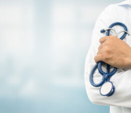 Ünlü doktor kaçak ilaç ticareti suçlamasıyla tutuklandı