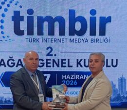 Duayen Gazeteci Adil Koçalan’a Etibar Həsənzadə’nin Eserleri Takdim Edildi